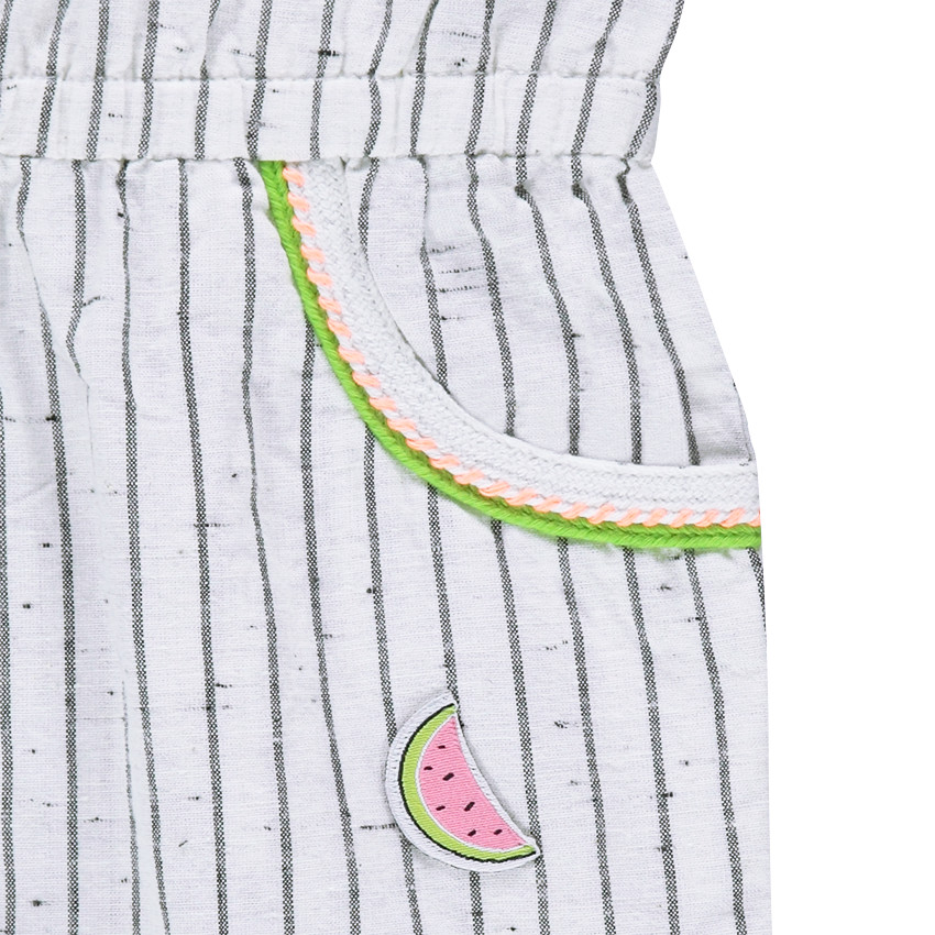 Ριγέ κοντή ολόσωμη φόρμα μπουκλέ με βολάν στη λαιμόκοψη  Additional Ριγέ κοντή ολόσωμη φόρμα μπουκλέ με βολάν στη λαιμόκοψη