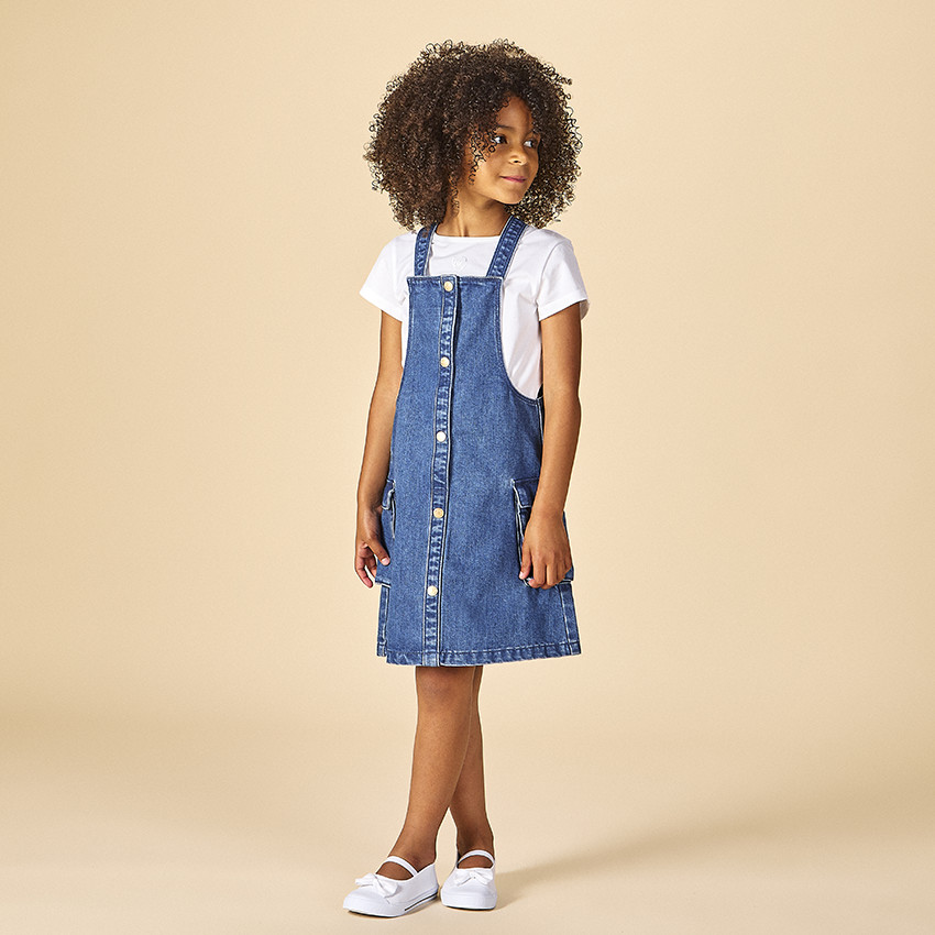 Φόρεμα σαλόπετα από denim με φουσκωτές τσέπες για κορίτσι 