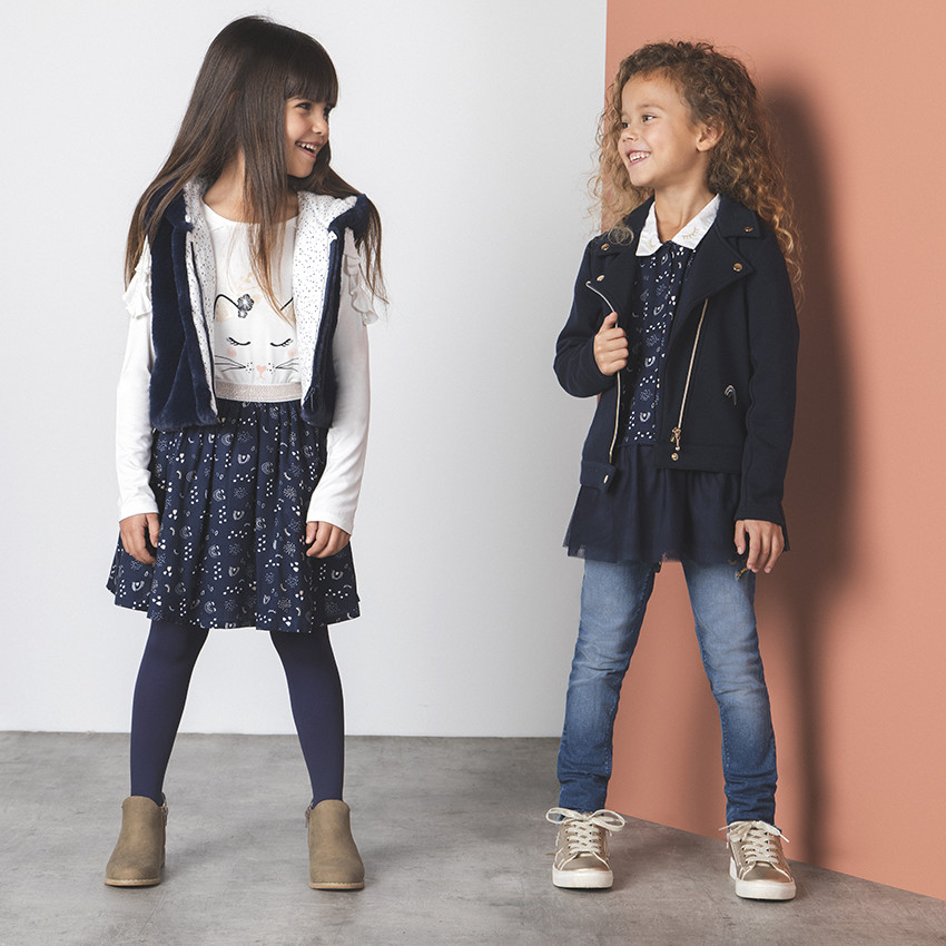 Jean slim με κεντήματα και  ζώνη για κορίτσι 