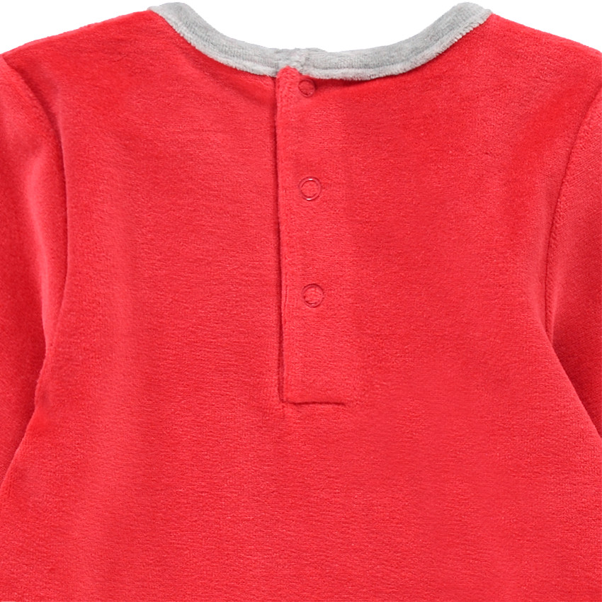 Βελούδινη πιτζάμα με στάμπα Mickey της ©Disney και μοτίβο σε όλη την επιφάνεια στο κάτω μέρος 