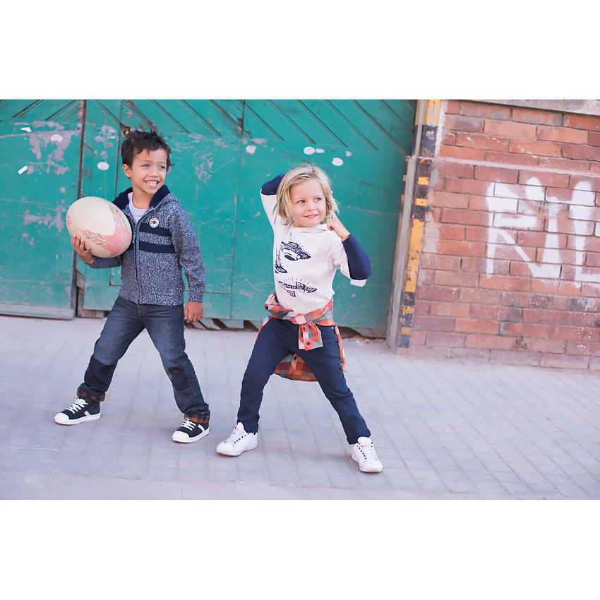 Τζιν με φθαρμένη και τσαλακωμένη όψη και επένδυση από φανέλα καρό 