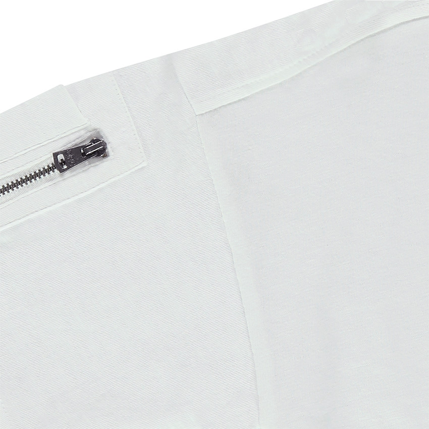 Κοντομάνικη μπλούζα με τύπωμα και τσέπη με φερμουάρ στο μανίκι 