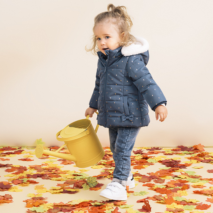 Τζιν με φθαρμένη και τσαλακωμένη όψη και τυπωμένες καρδούλες 