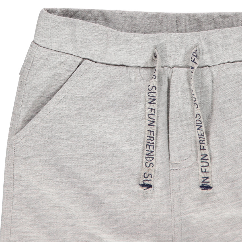 Βερμούδα από φούτερ μονόχρωμη με εκτυπωμένα κορδόνια για bebe αγόρι 