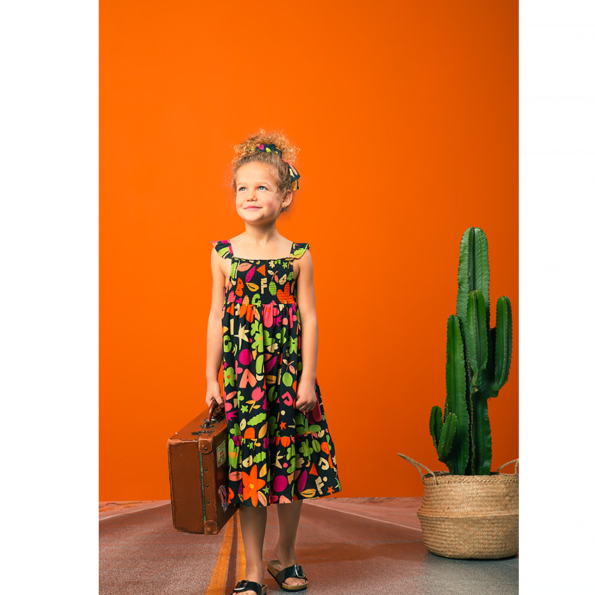 Μακριά φόρεμα με τιράντες και φούσκες σε πολύχρωμο σχέδιο για κορίτσι 