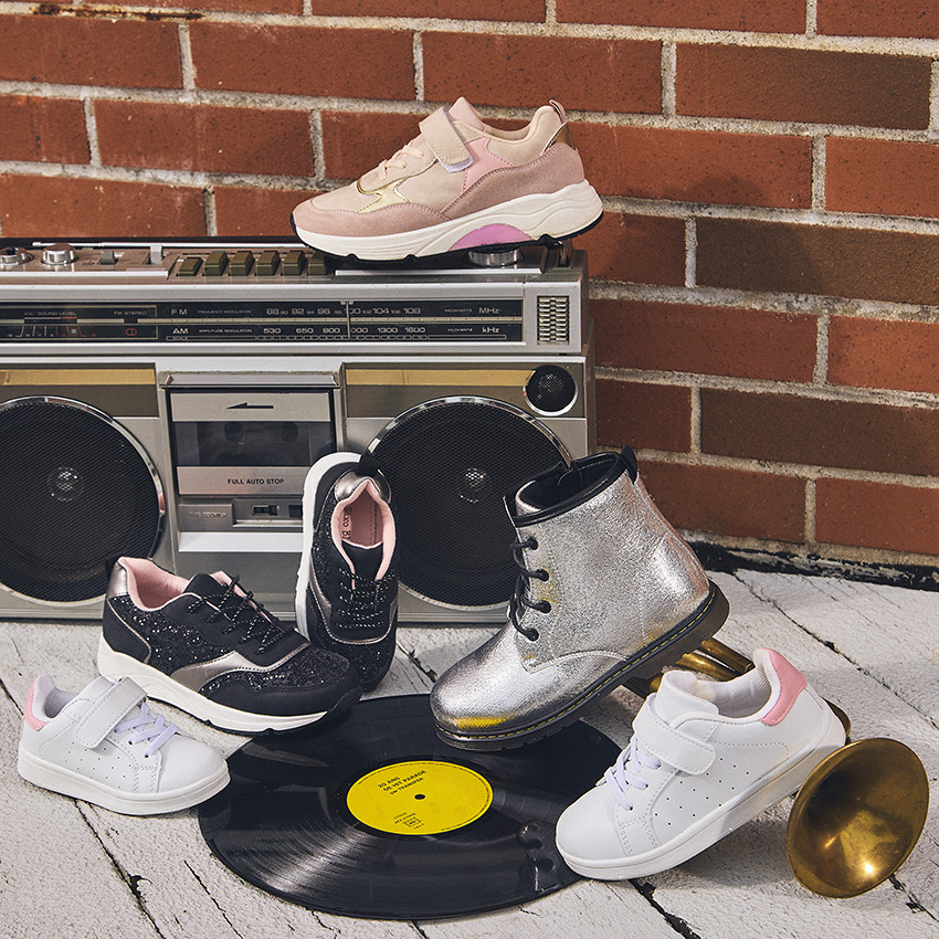 Αθλητικά παπούτσια με ελαστικά κορδόνια και βέλκρο για κορίτσι 