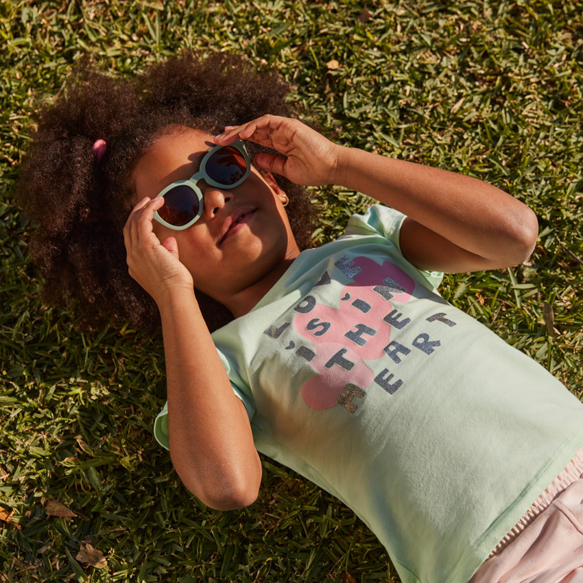 T-shirt με κοντά μανίκια με φαντεζί σχέδιο και glitter για κορίτσι 