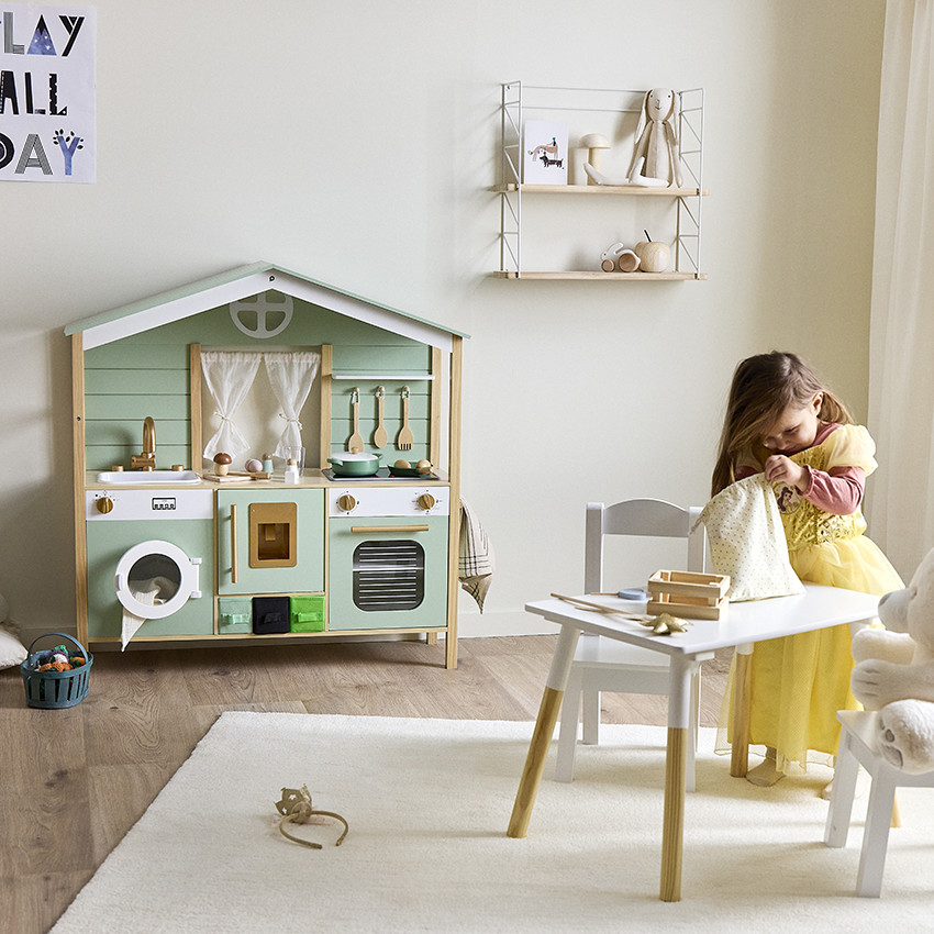 Πλήρως Εξοπλισμένη Κουζίνα Με Ξύλινα Αξεσουάρ 