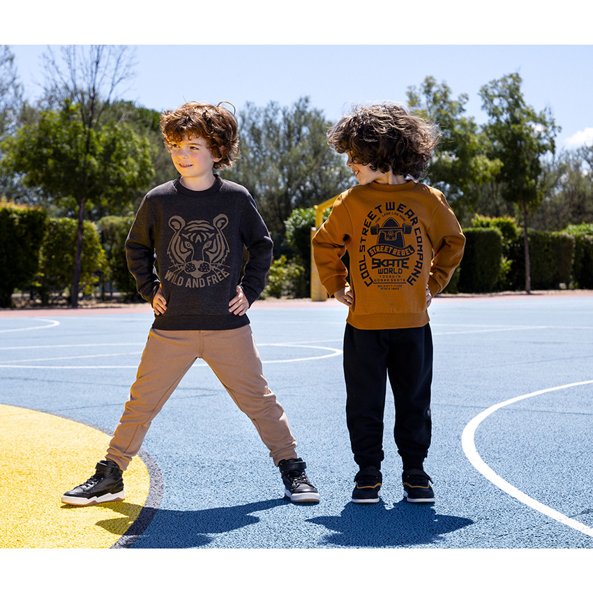 Jogging molleton δίχρωμο σχέδιο skateboard  Additional Jogging molleton δίχρωμο σχέδιο skateboard