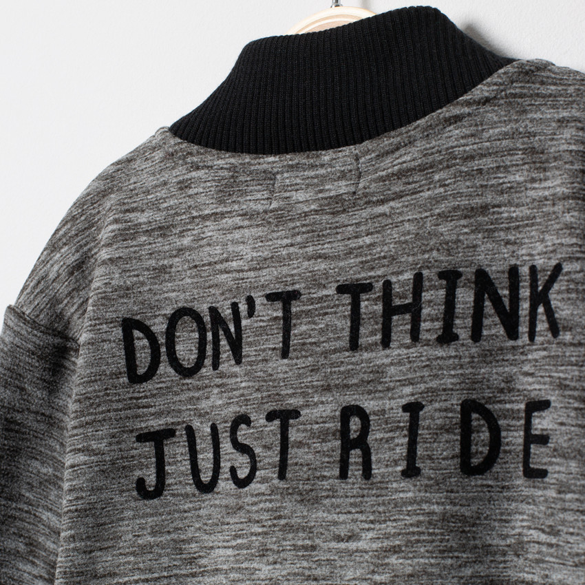 Gilet en polaire chinée à zip et message printé au dos 