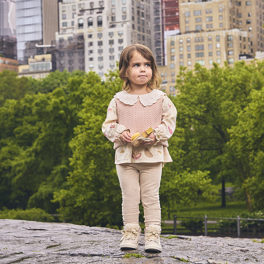 Σύνολο μπλούζας + αμάνικου πουλόβερ και μονόχρωμου κολάν για μωρό κορίτσι 