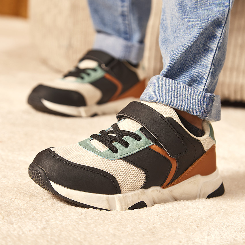 Αθλητικά παπούτσια χαμηλά με mesh λεπτομέρειες για αγόρι 