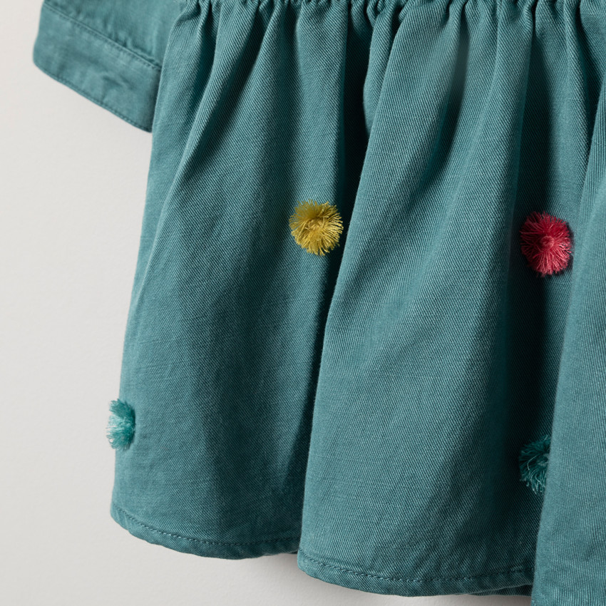 Μακρυμάνικο φόρεμα σε σχήμα πουκαμίσου με πολύχρωμα πομ-πομ στο κάτω μέρος  Additional Μακρυμάνικο φόρεμα σε σχήμα πουκαμίσου με πολύχρωμα πομ-πομ στο κάτω μέρος