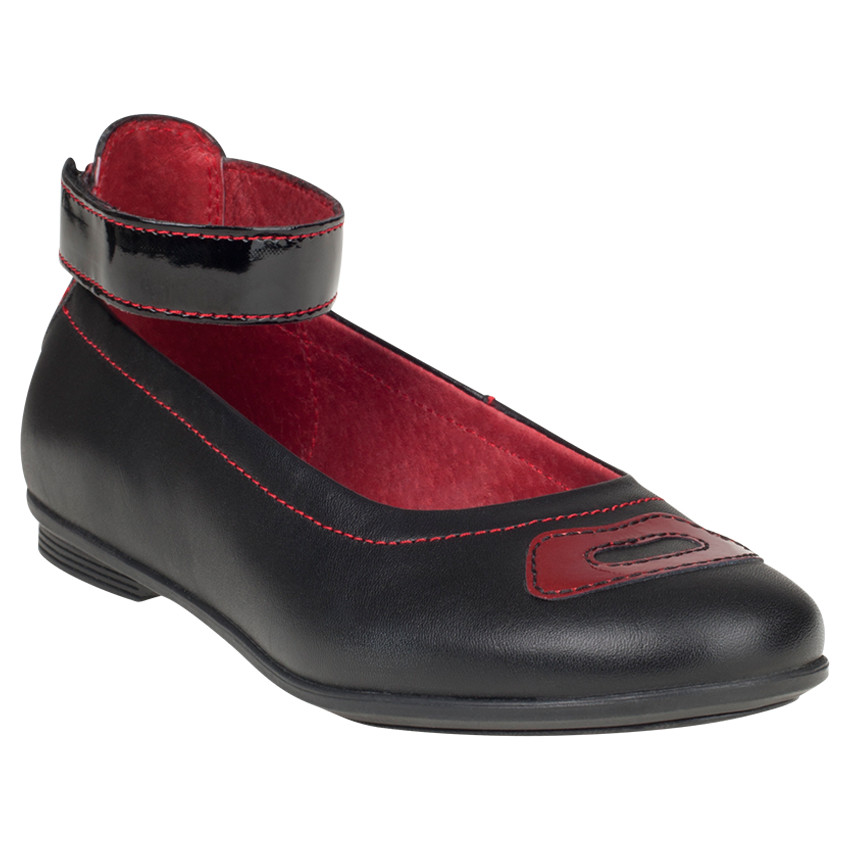 Babies noires en cuir avec bride et patch bouche fantaisie 