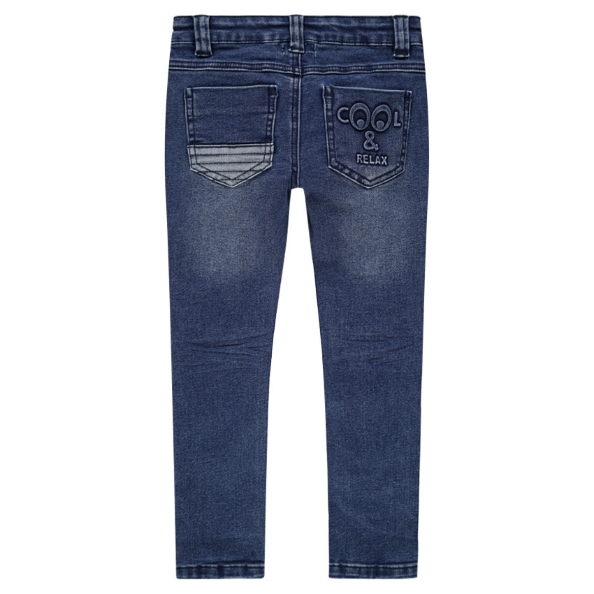 Τζιν σε slim γραμμή με used όψη και μόνιμες τσακίσεις  