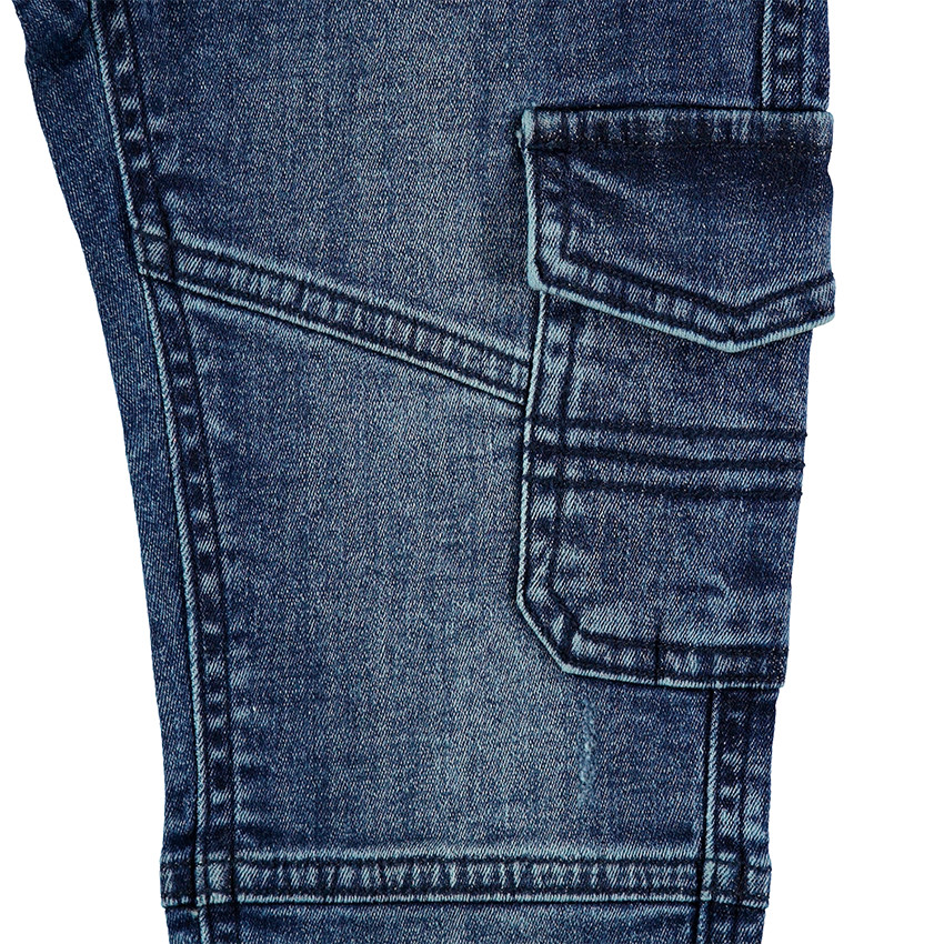 Τζιν με used όψη, μόνιμες τσακίσεις και μεγάλες τσέπες 