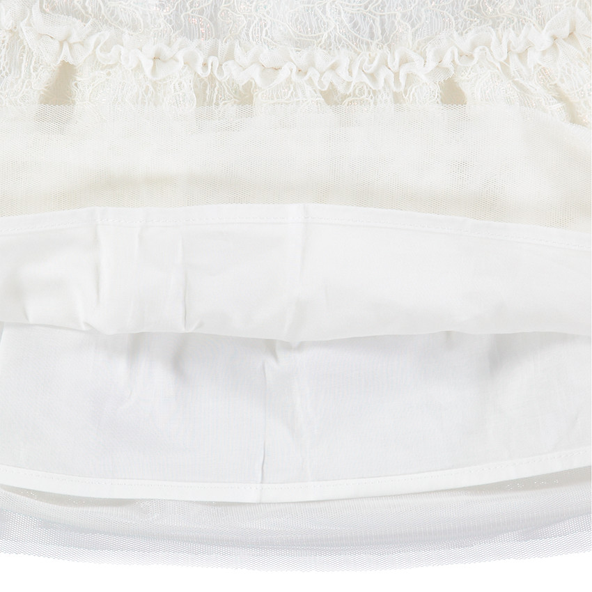 Λευκό φόρεμα από δαντέλα για επίσημες περιστάσεις και μανίκια με βολάν 