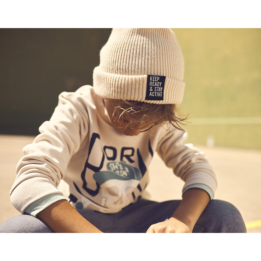 Σκουφί από πλεκτό με ραβδώσεις για αγόρι 