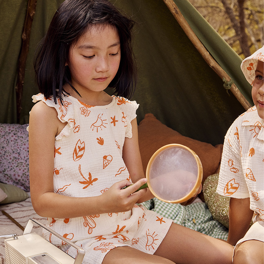 Ολόσωμο σορτς σε tetra με φανταχτερό print διακοπές για κορίτσι 