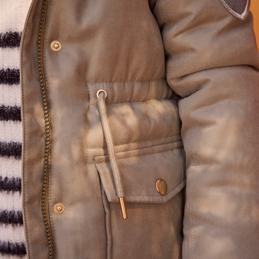 Αδιάβροχο παρκά με κουκούλα και αποσπώμενη ψεύτικη γούνα για κορίτσι 