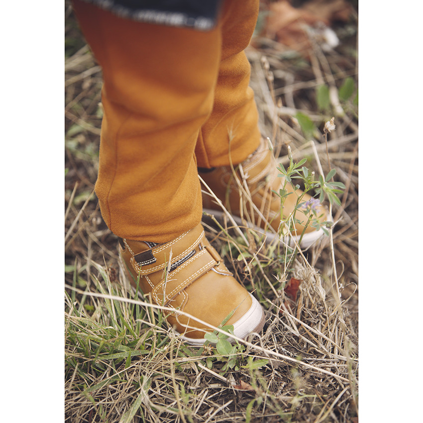 Καμηλό μποτάκια από συνθετικό δέρμα με βέλκρο 