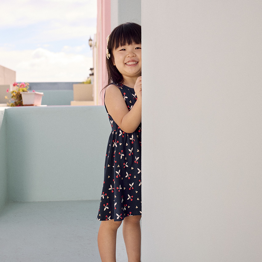 Ρobe sans manches imprimé fantaisie pour bébé fille = Αμάνικο φόρεμα με φαντεζί σχέδιο για bebe κορίτσι 