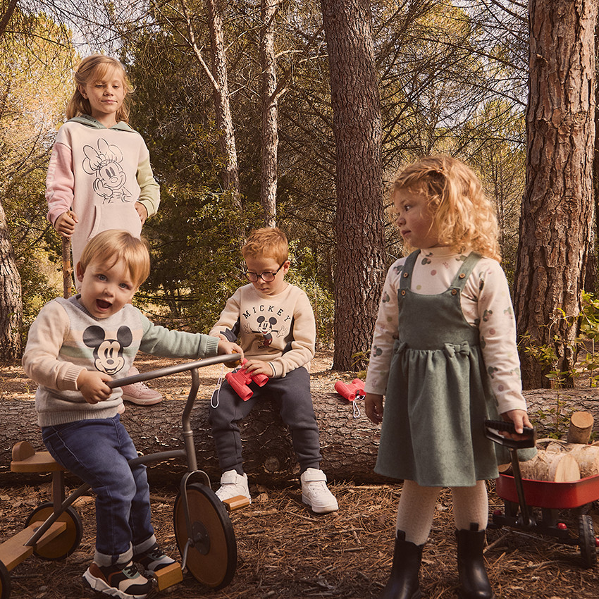 Αμάνικο κοντό φόρεμα σε βελουτέ ύφασμα για κορίτσι 