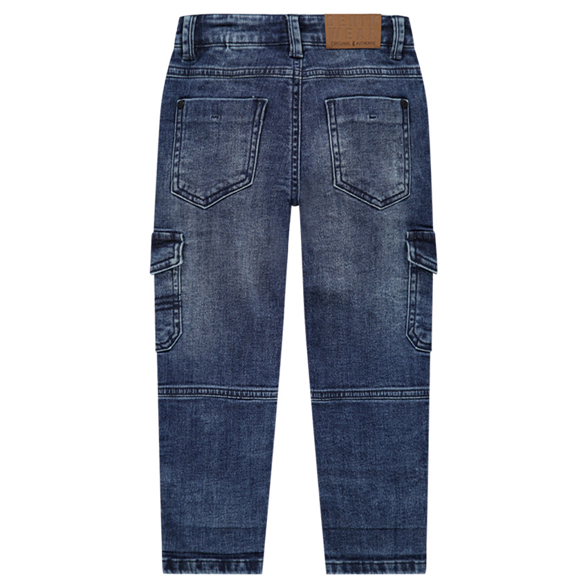  Τζιν με used όψη, μόνιμες τσακίσεις και μεγάλες τσέπες 