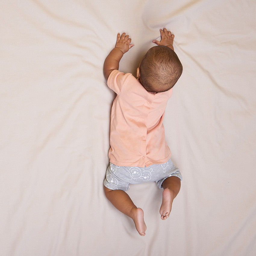 Σετ t-shirt + βερμούδα με σχέδιο Winnie Disney για bebe αγόρι  Additional Σετ t-shirt + βερμούδα με σχέδιο Winnie Disney για bebe αγόρι