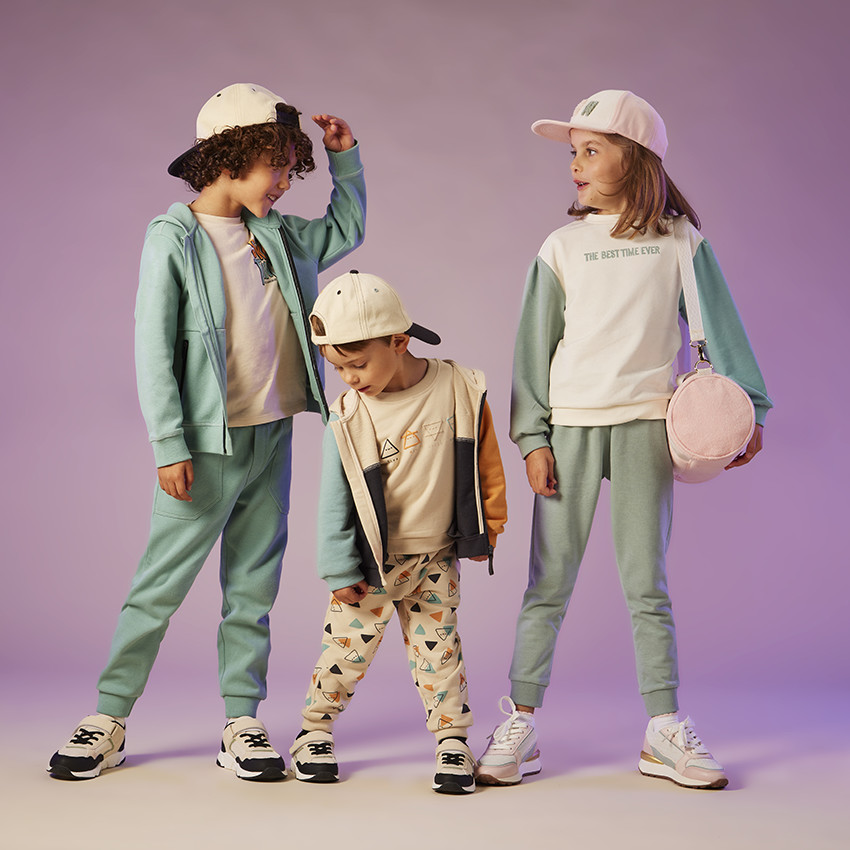 "Φούτερ με εφέ color block και κέντημα για κορίτσι"  Additional "Φούτερ με εφέ color block και κέντημα για κορίτσι"