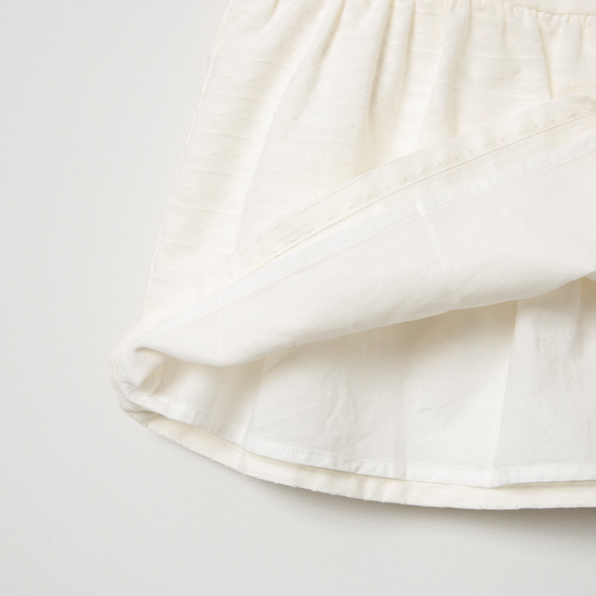 Αμάνικο φόρεμα με βολάν και κεντημένη πεταλούδα  Additional Αμάνικο φόρεμα με βολάν και κεντημένη πεταλούδα